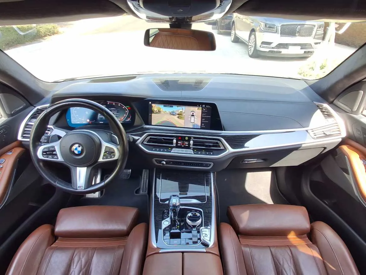 Car image 16