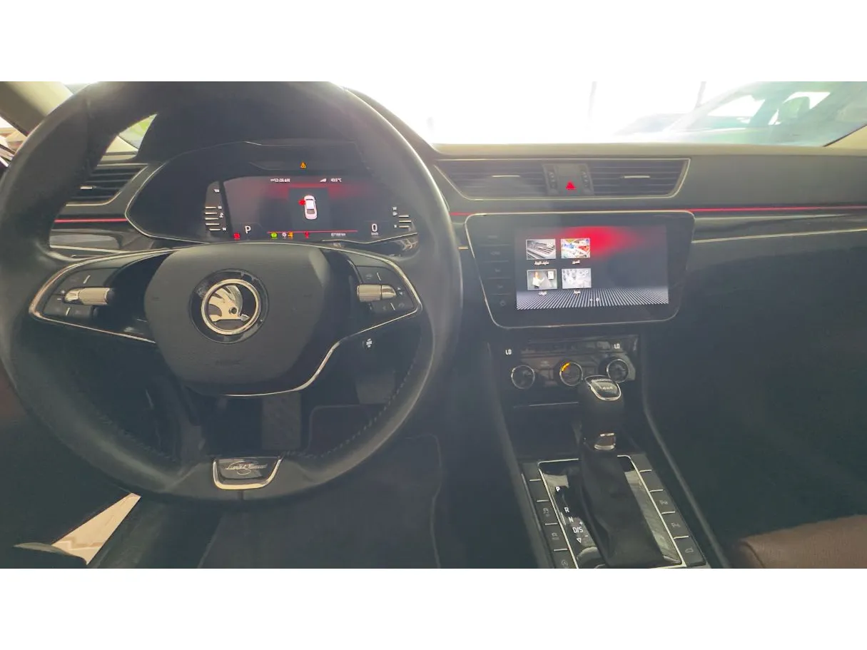 Car image 12