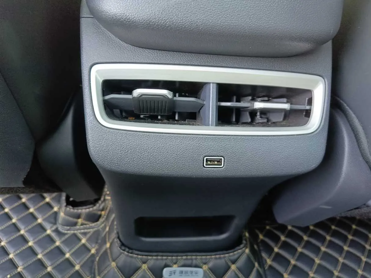 Car image 33