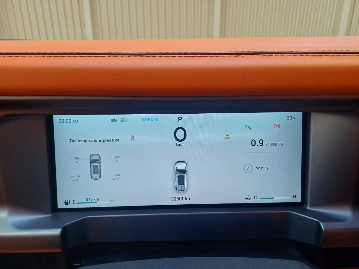 Car image 18