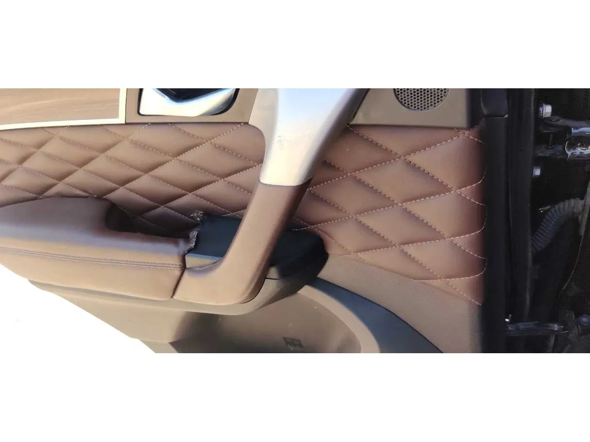 Car image 29