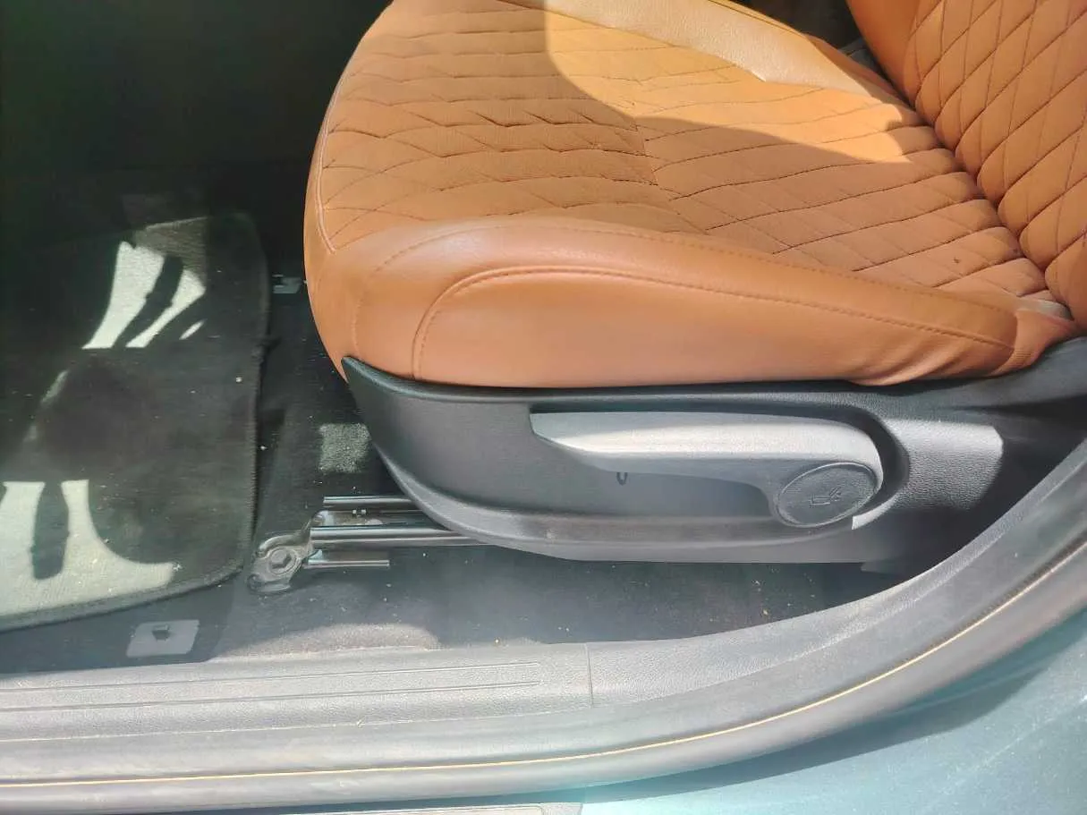 Car image 39
