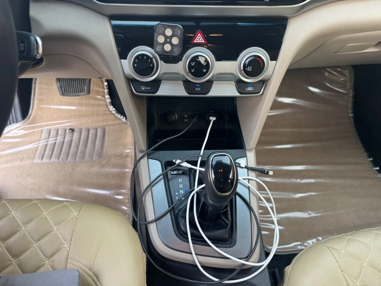 Car image 16
