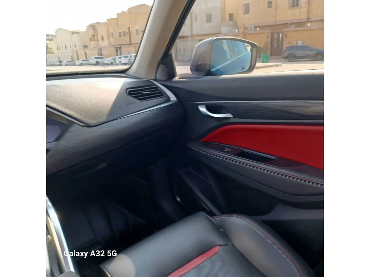 Car image 23