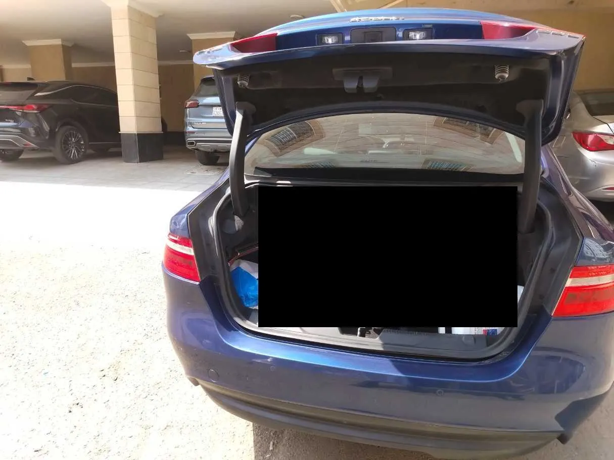 Car image 27