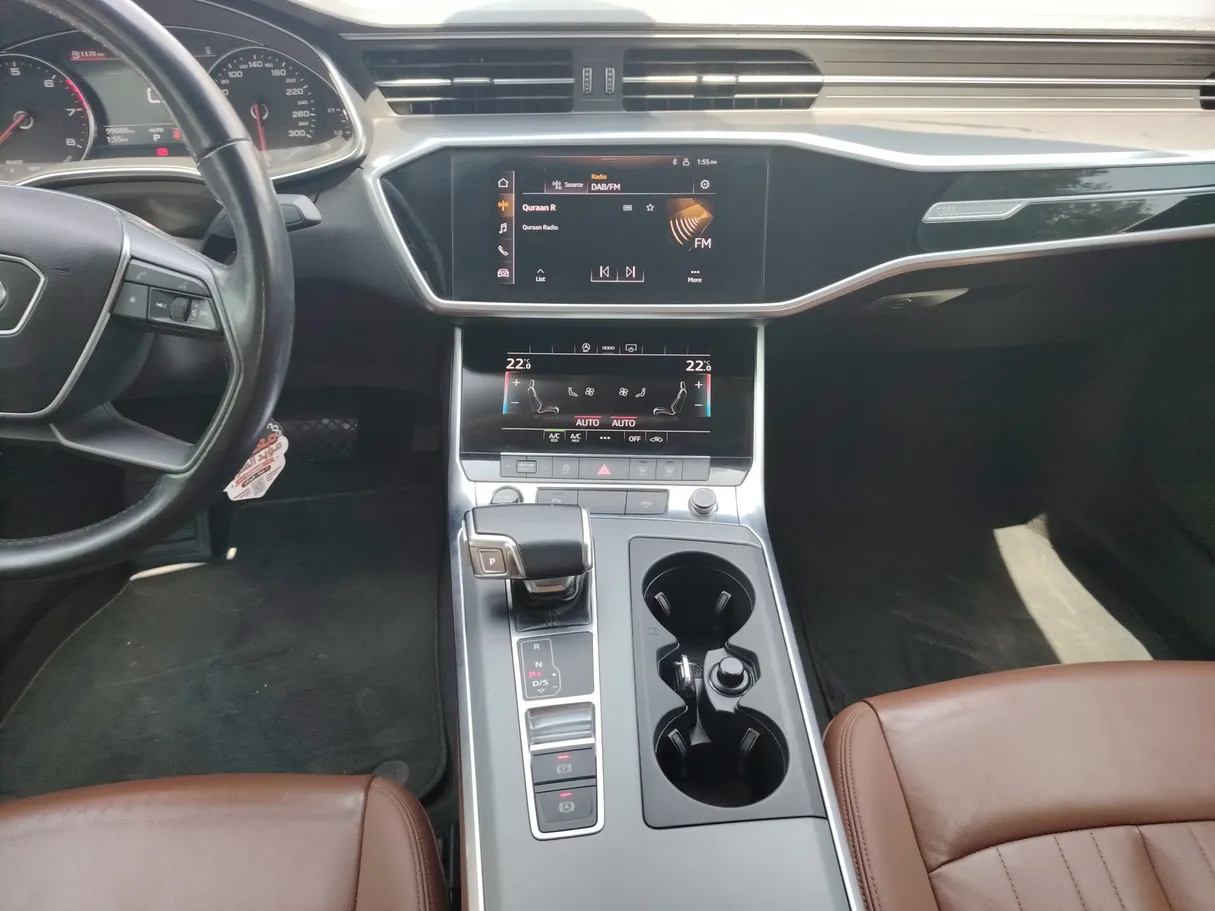 Car image 18