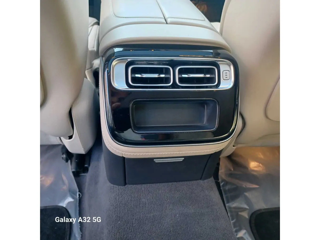 Car image 28