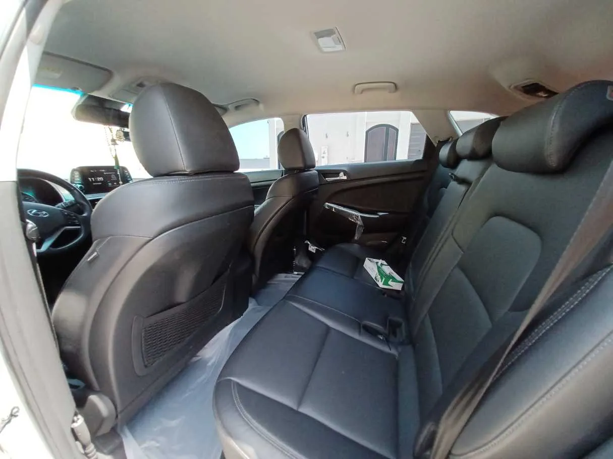 Car image 11