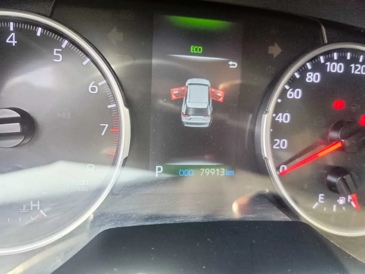 Car image 25