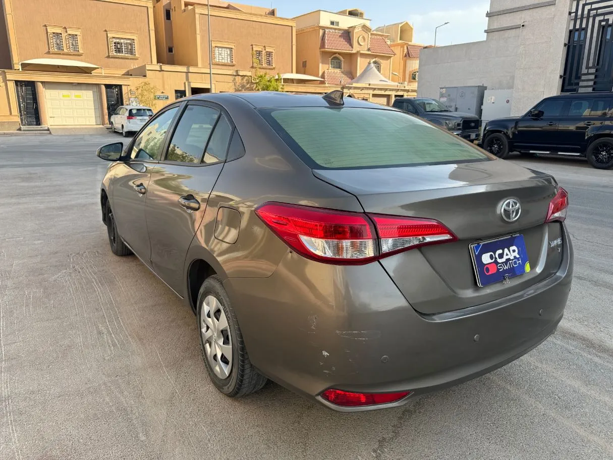 Car image 7