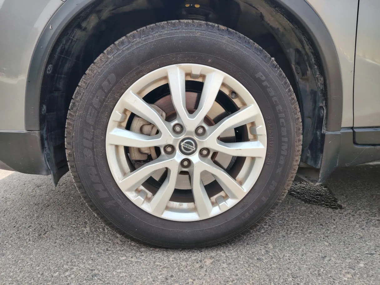 Car image 9