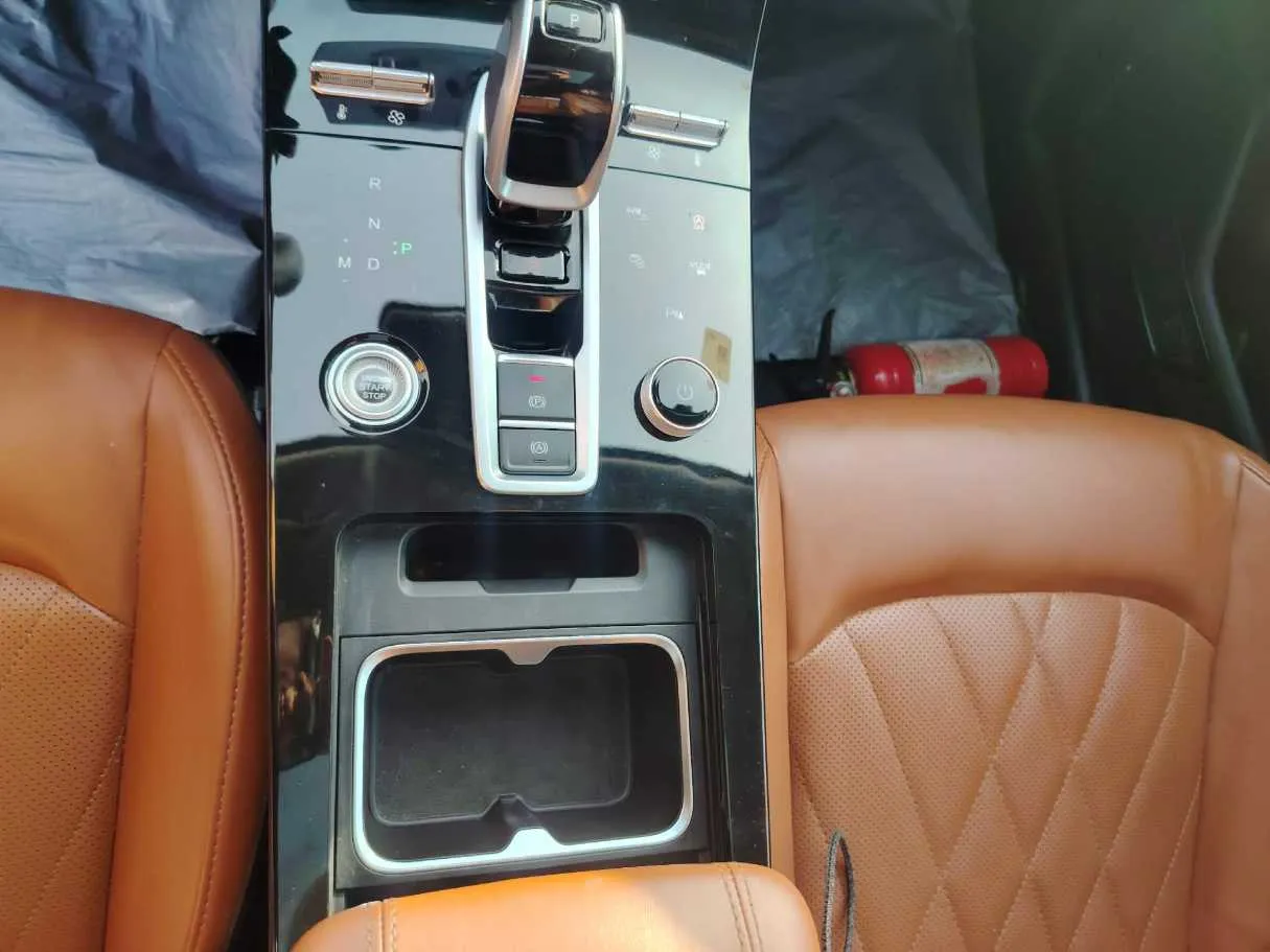 Car image 19