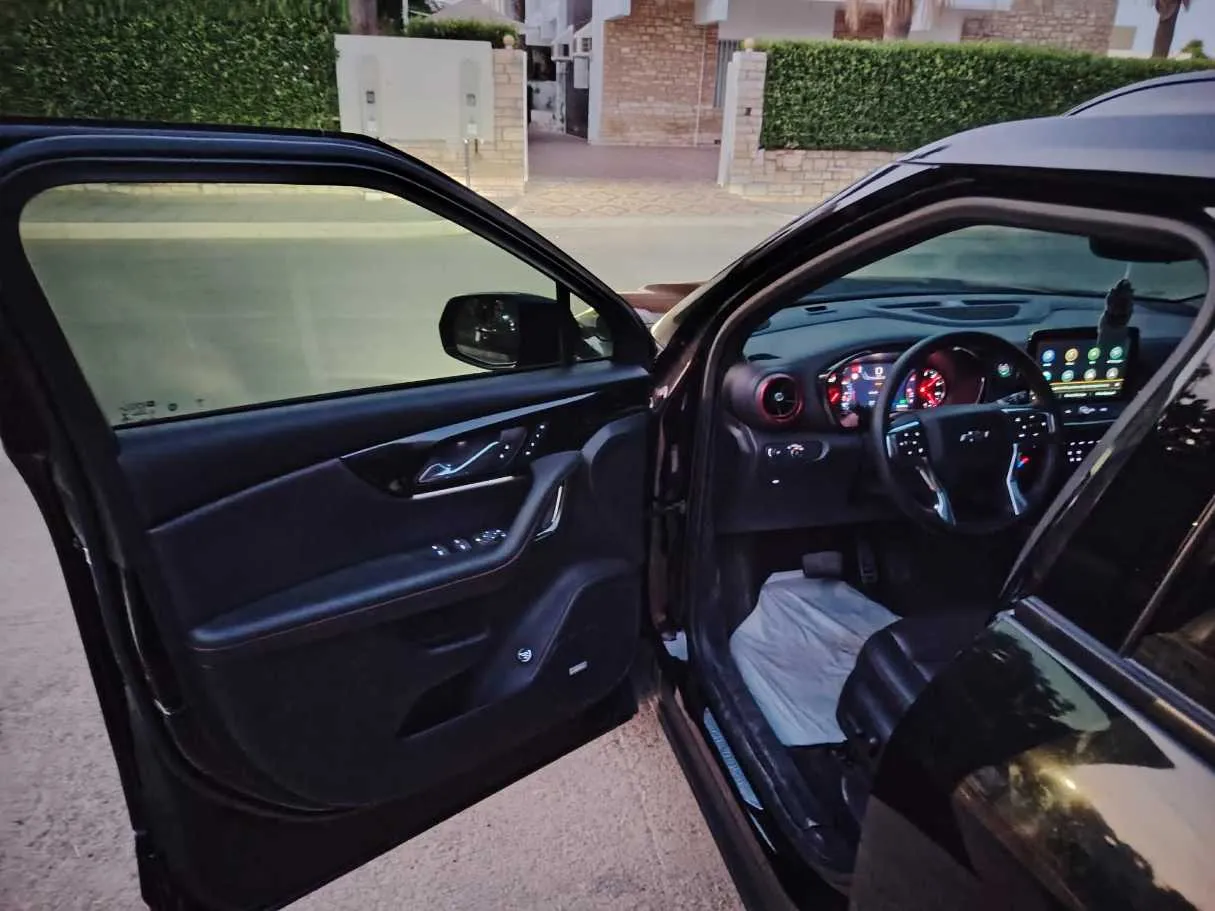 Car image 12