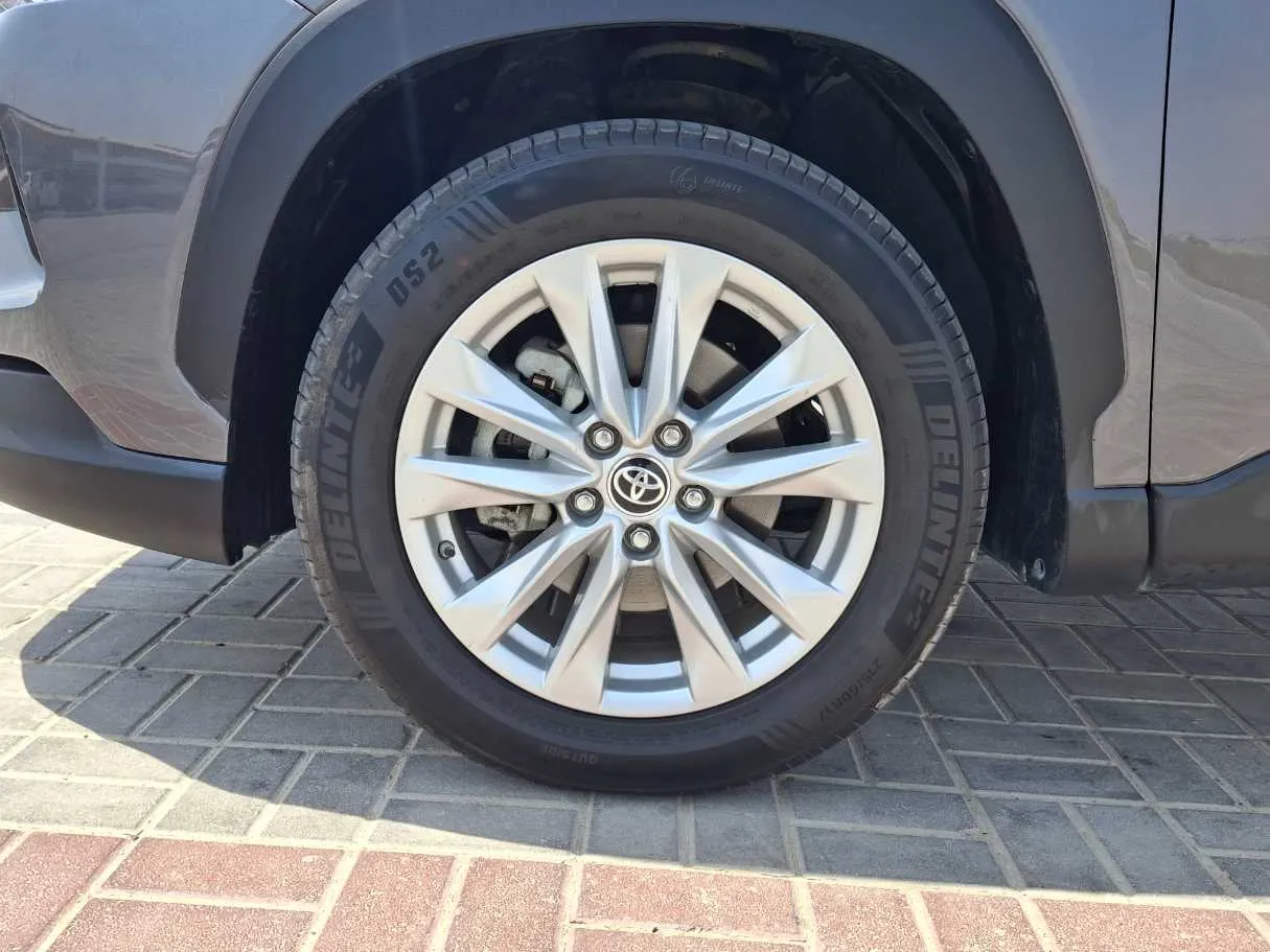 Car image 9