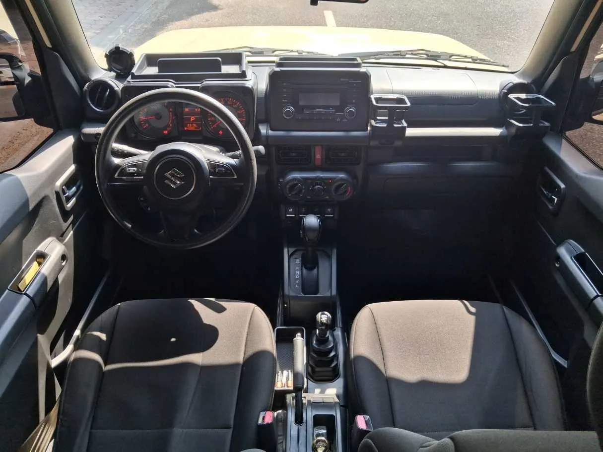 Car image 25