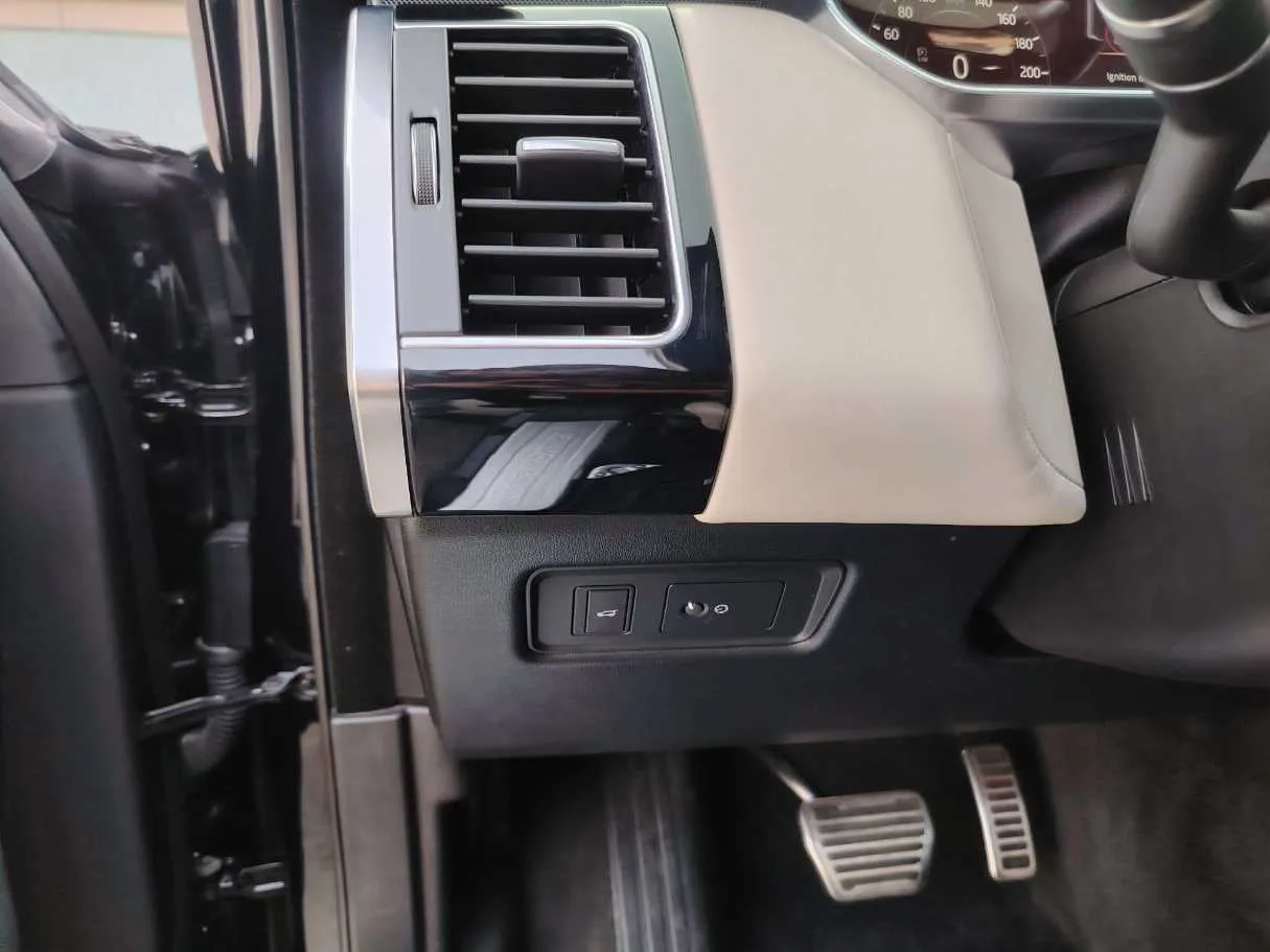 Car image 39
