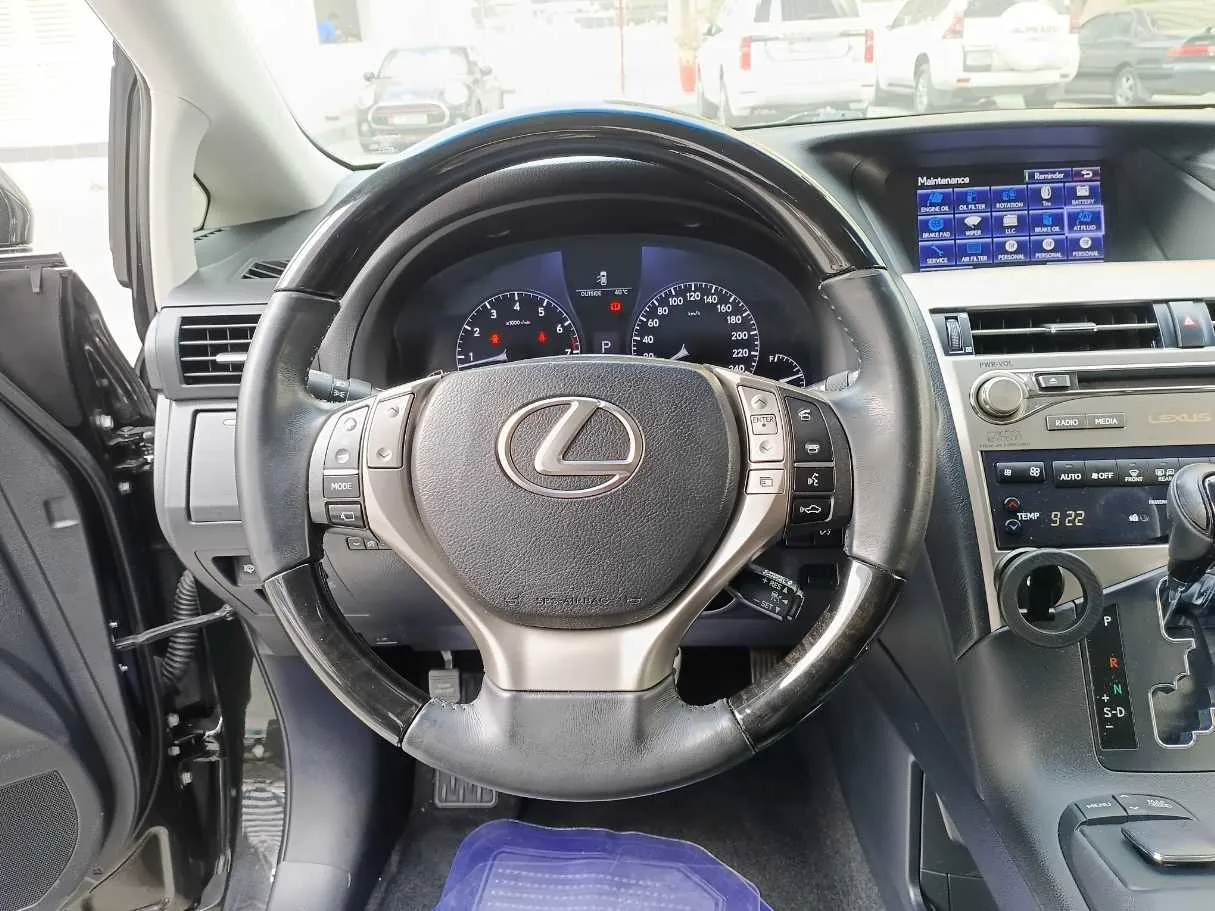 Car image 17