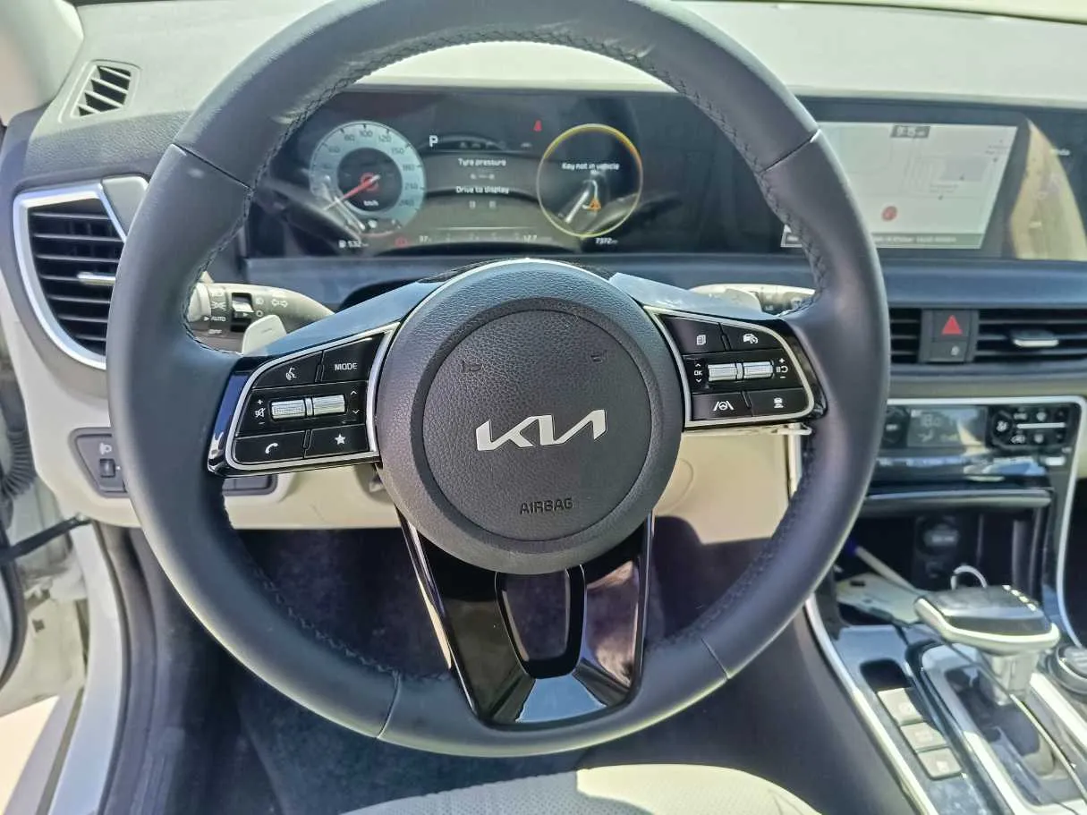 Car image 26