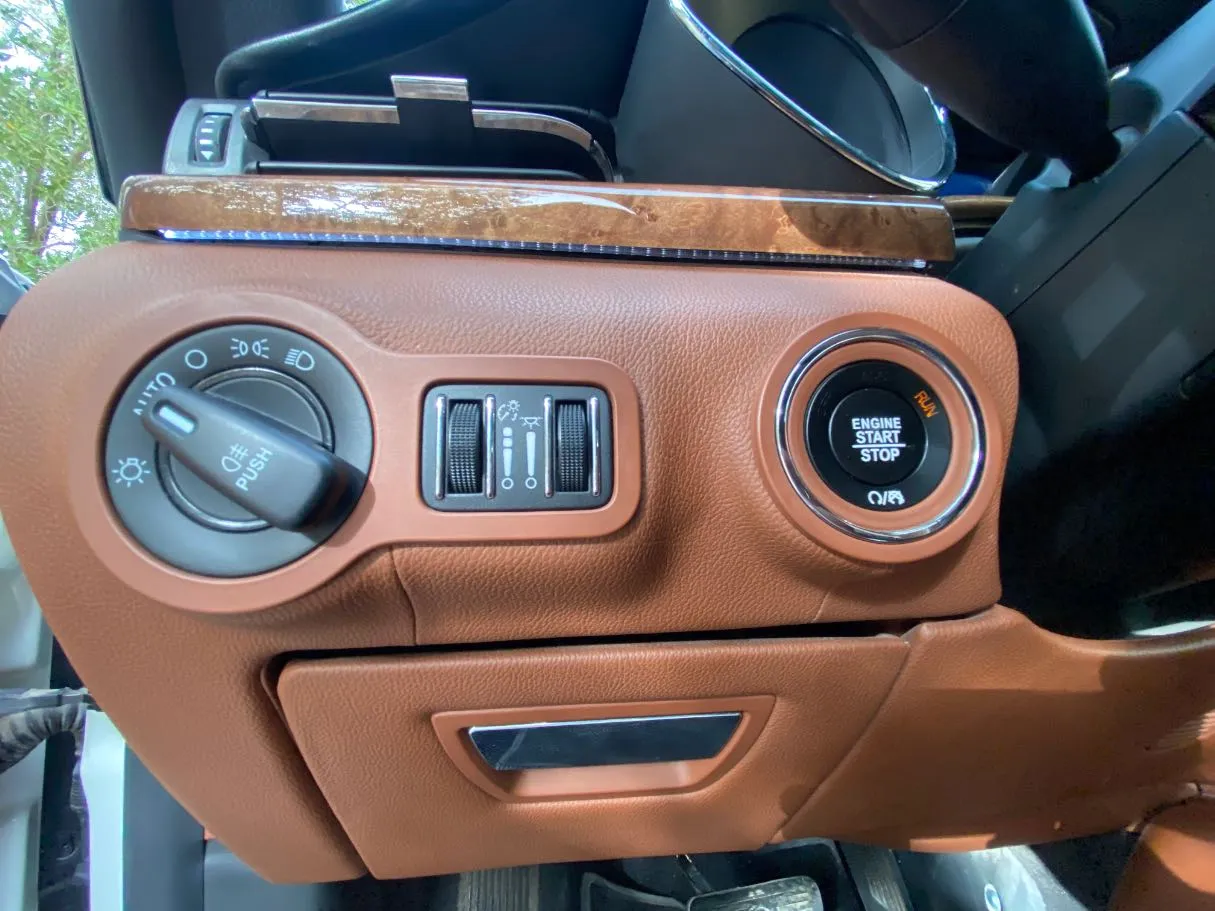 Car image 26