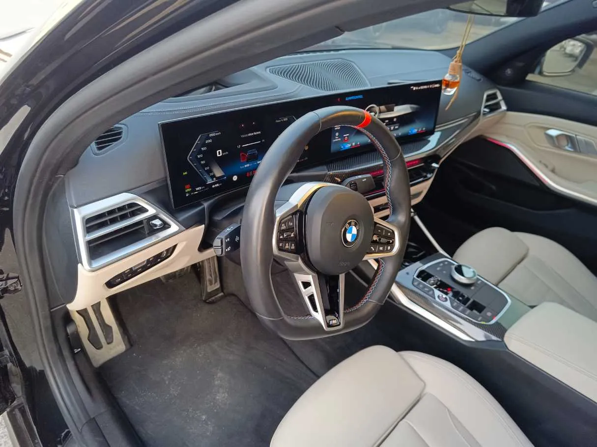 Car image 14