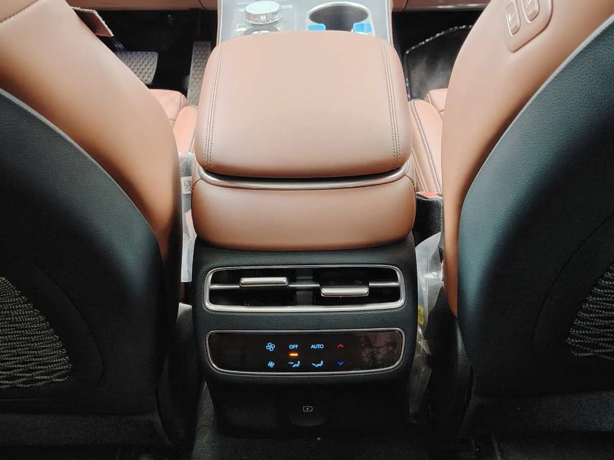 Car image 34