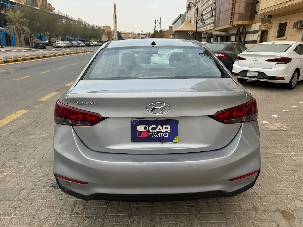 Car image 6