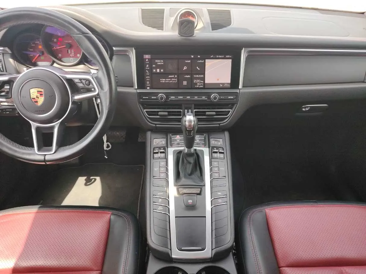 Car image 18