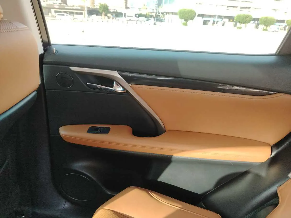 Car image 36