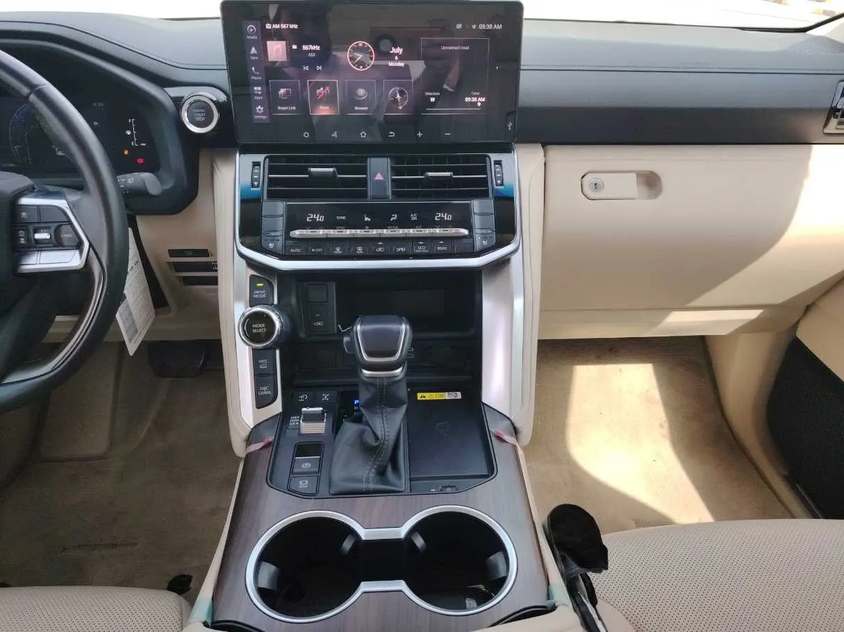 Car image 19