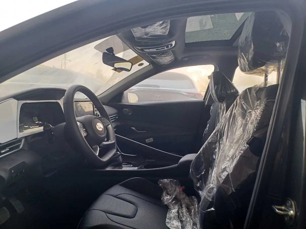 Car image 10