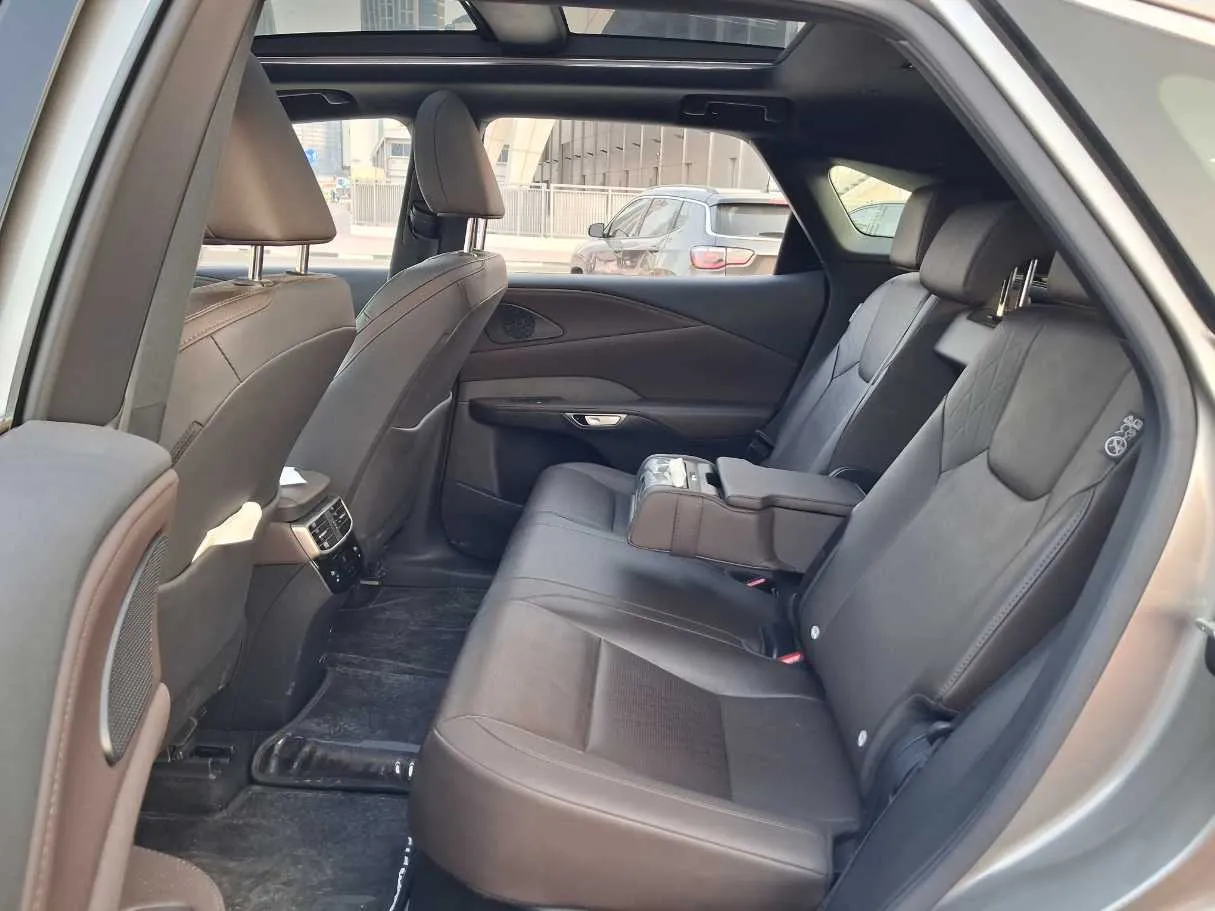Car image 13