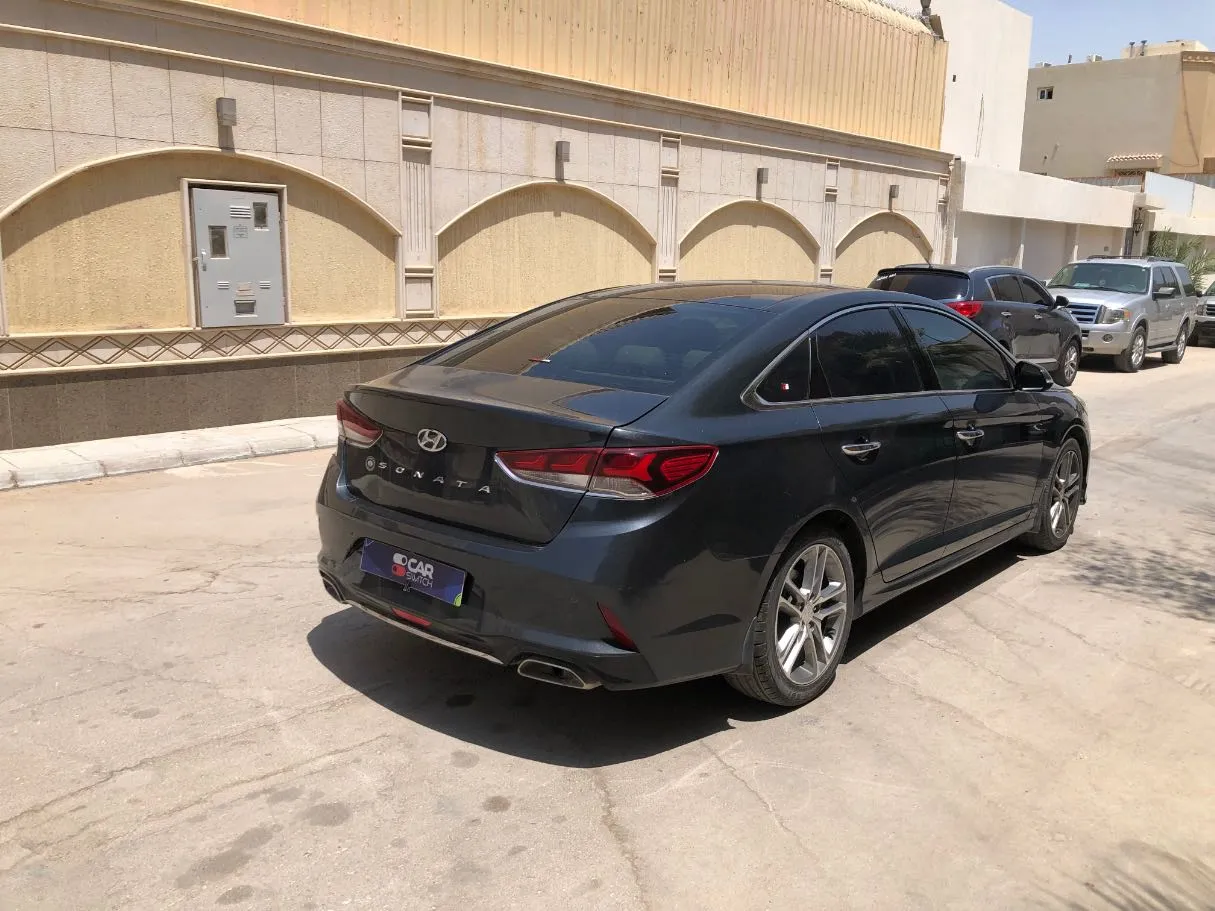 Car image 5