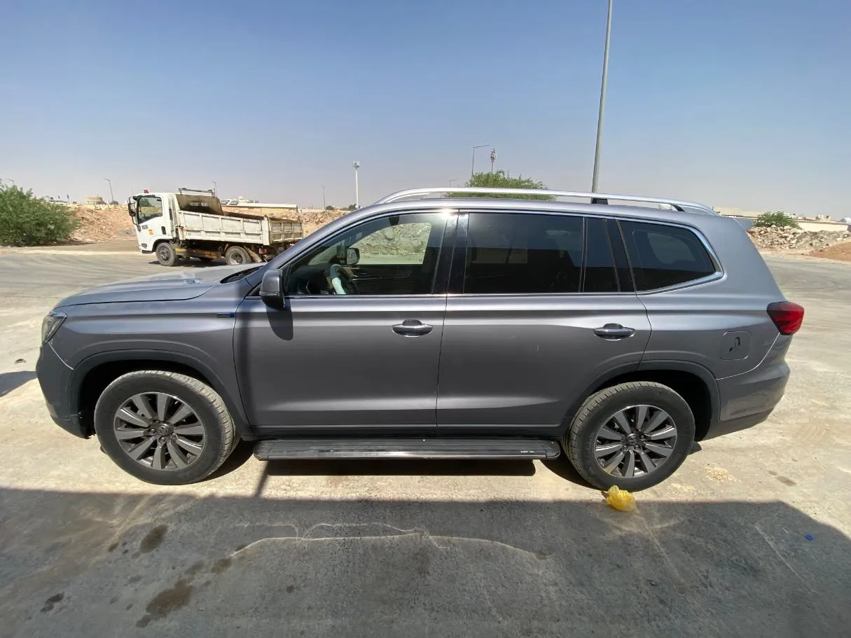 Car image 8