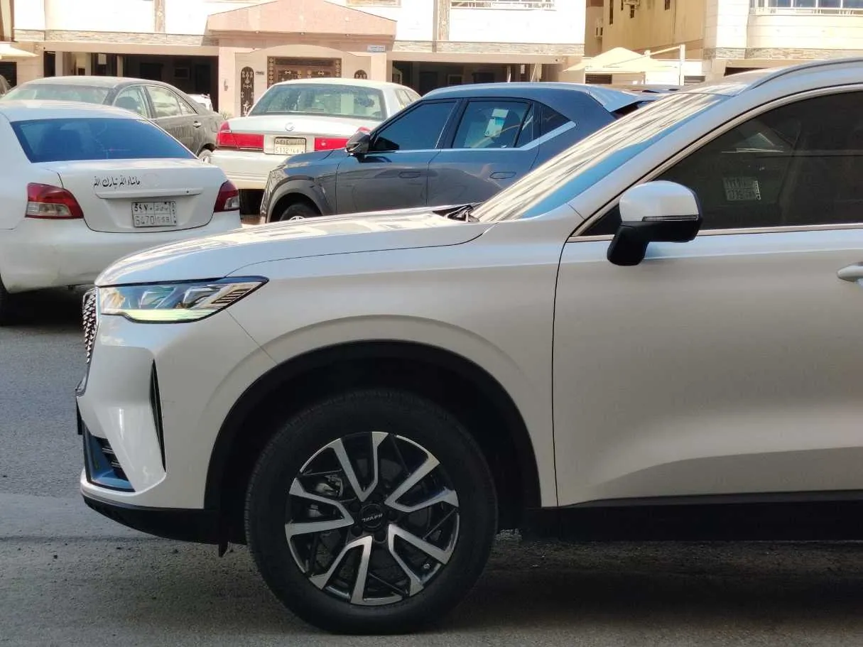 Car image 9