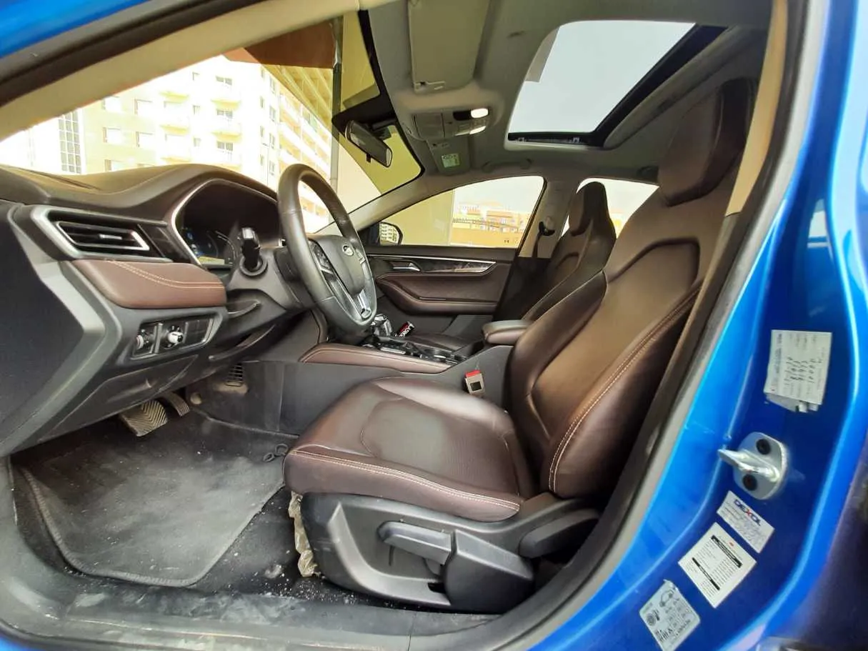 Car image 12