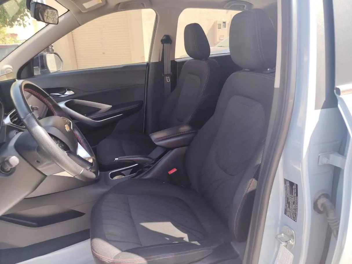 Car image 13