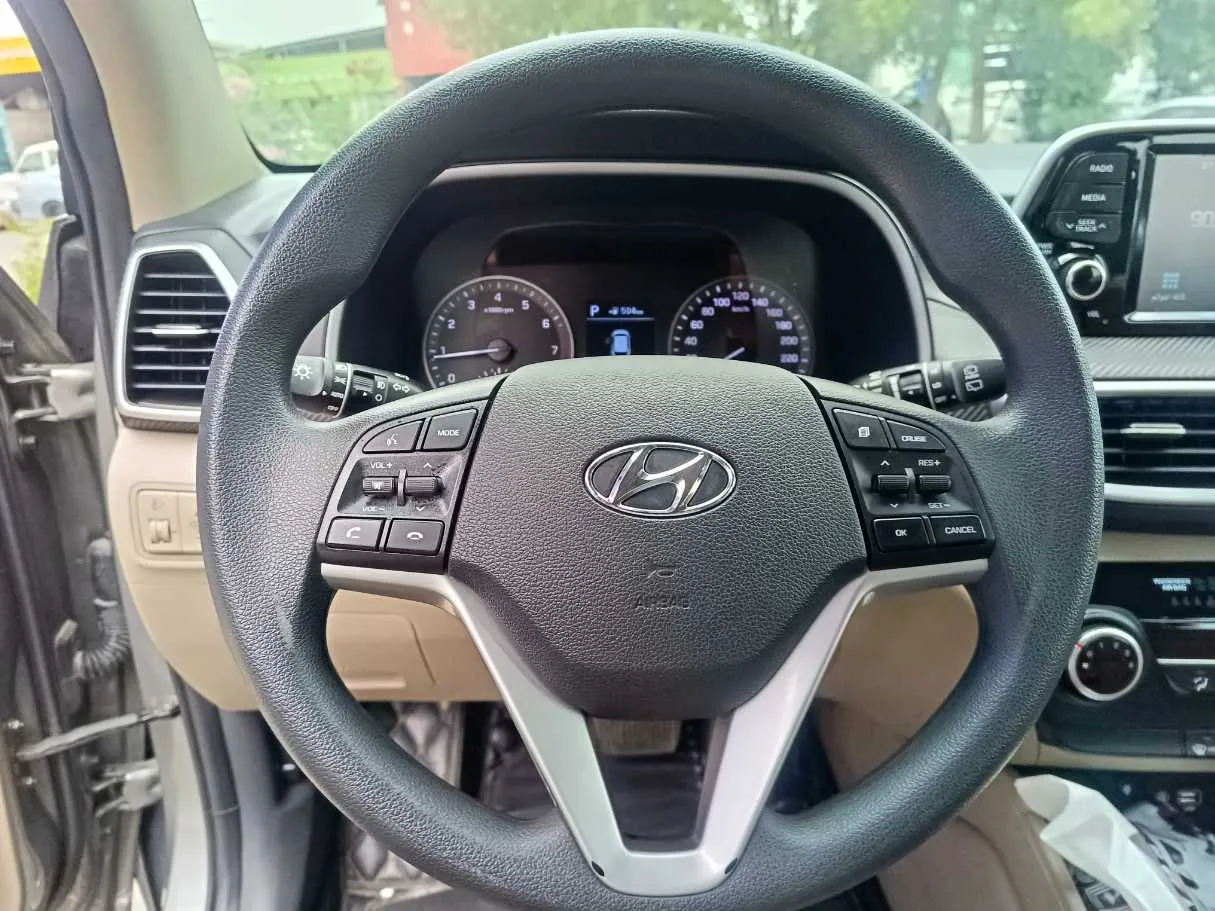 Car image 25