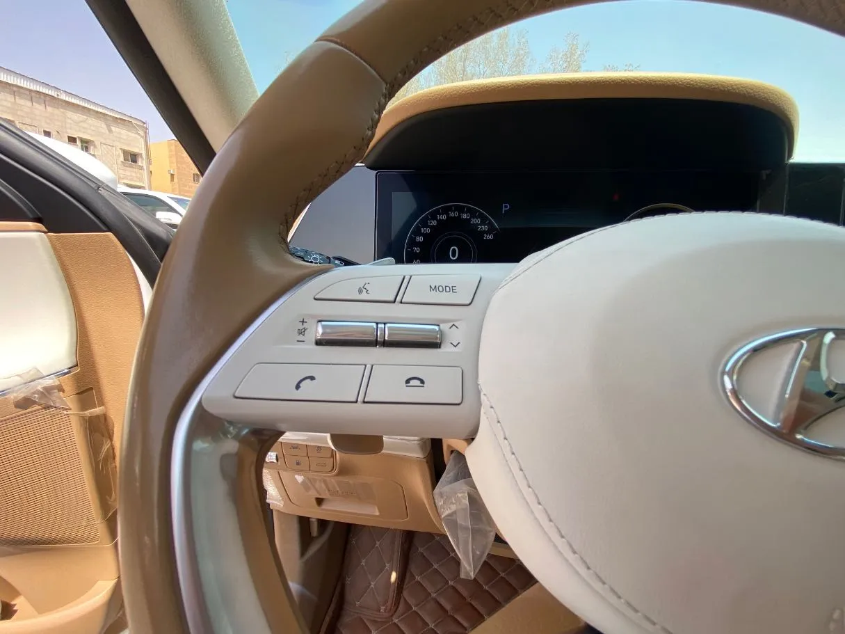 Car image 23