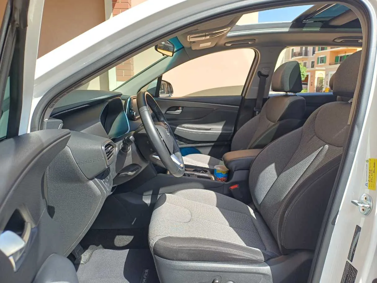 Car image 12
