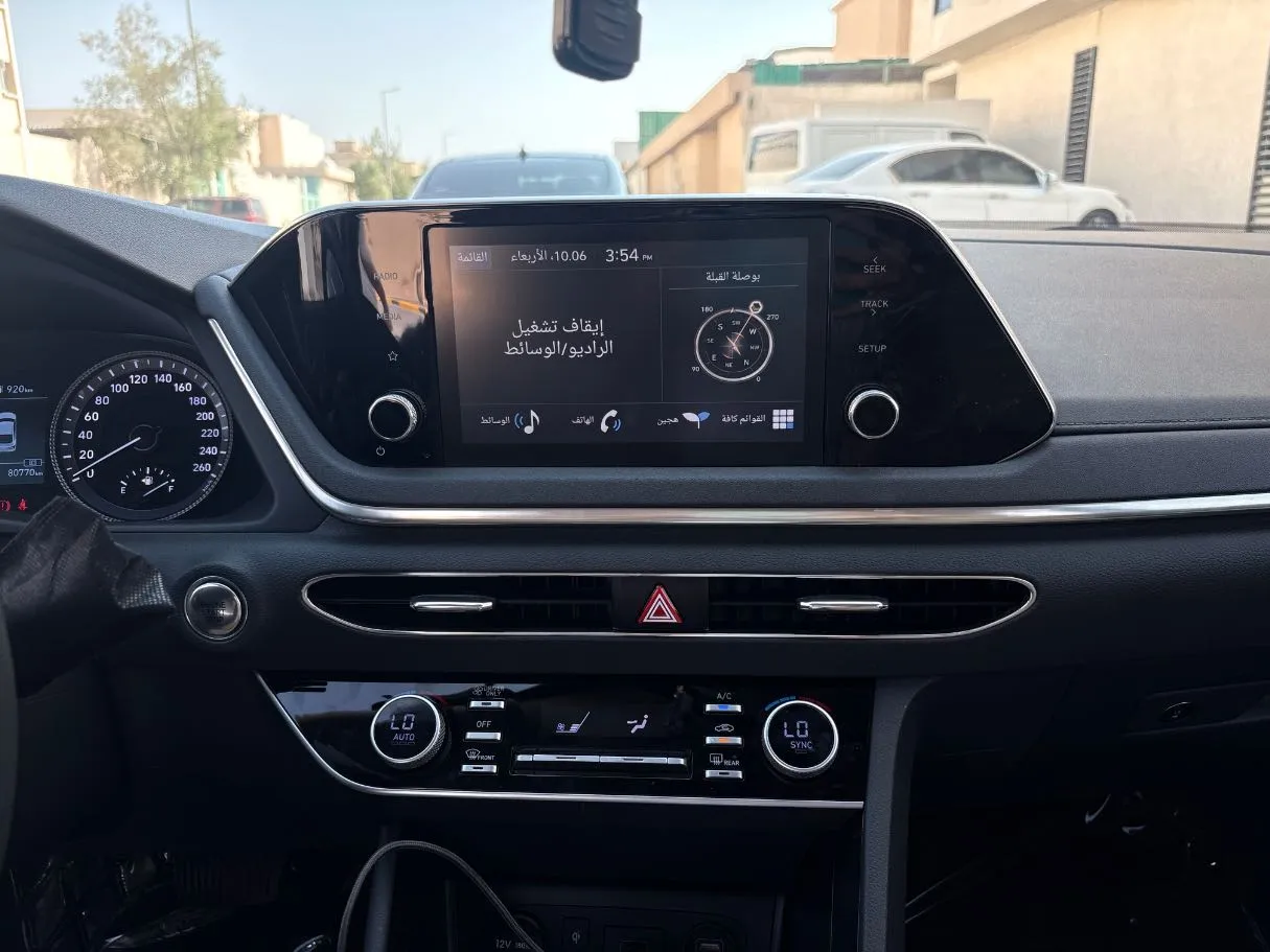 Car image 19