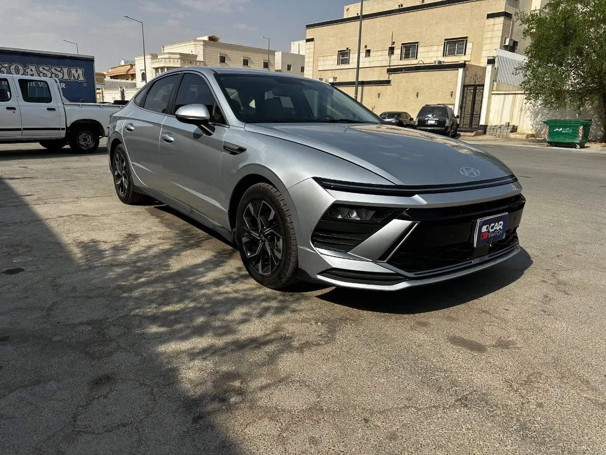 Car image 3