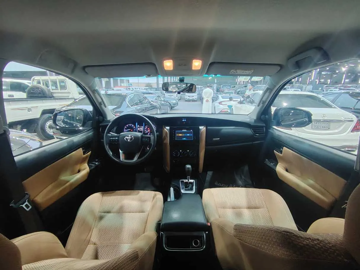 Car image 16