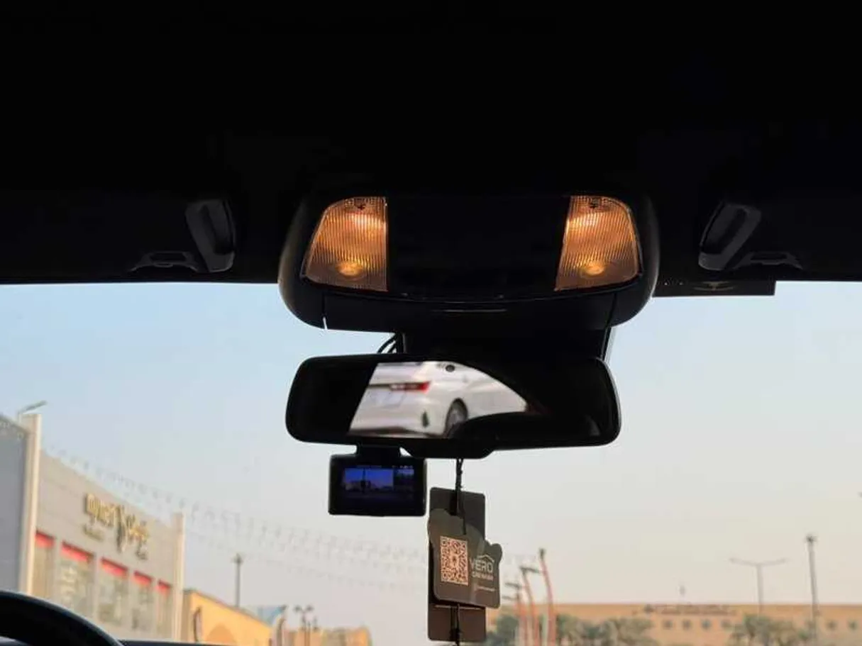 Car image 27