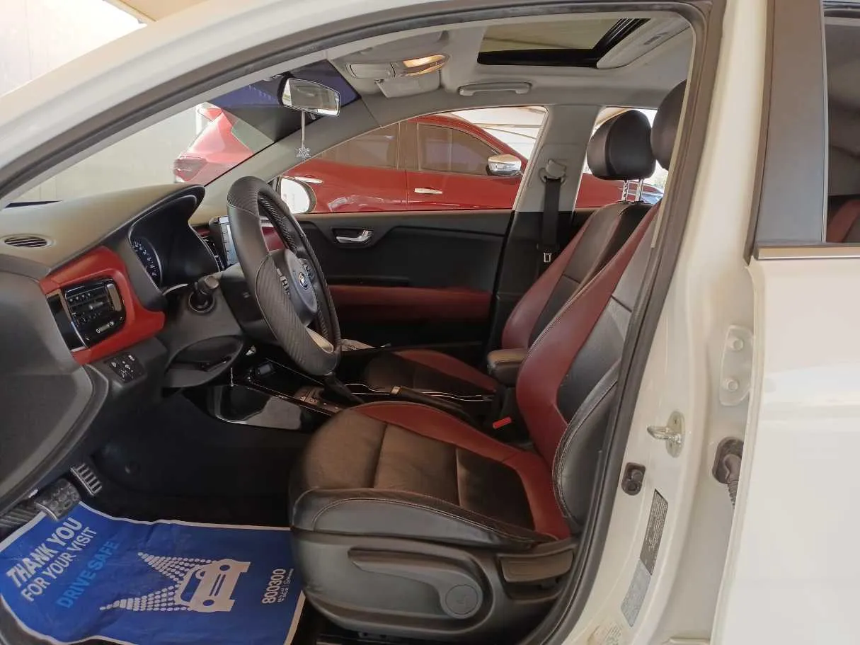 Car image 12