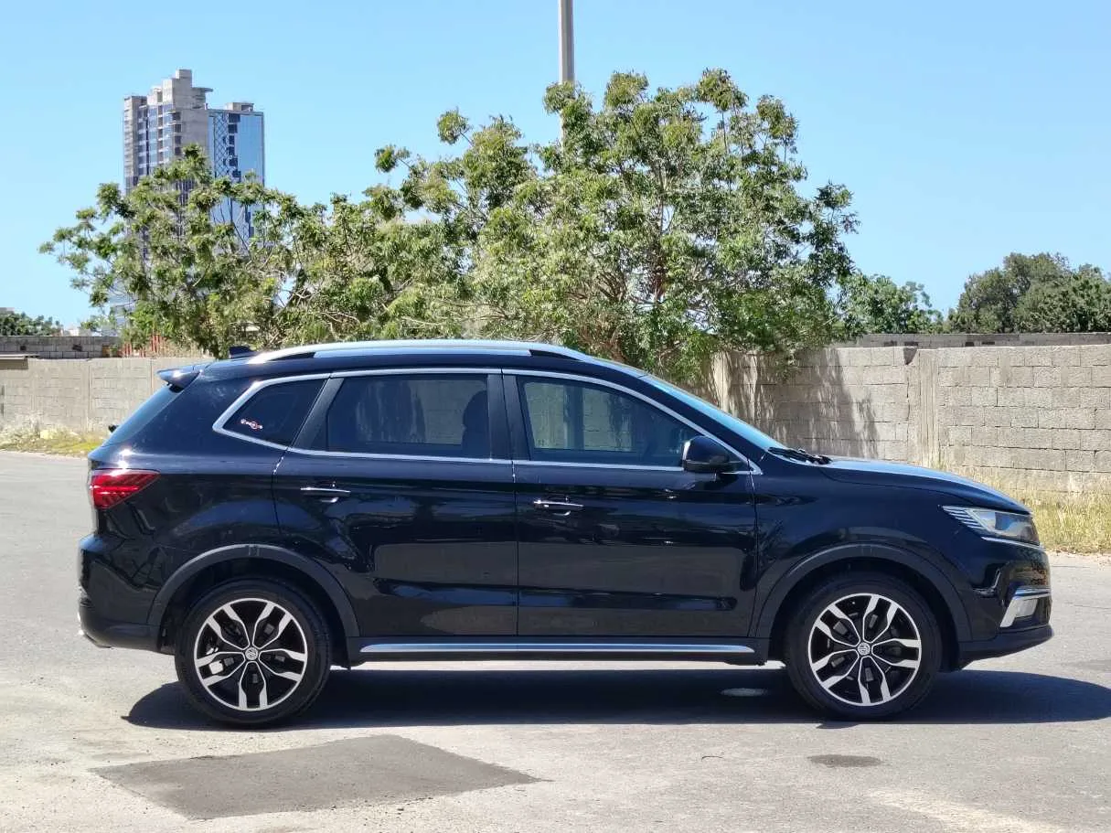 Car image 3