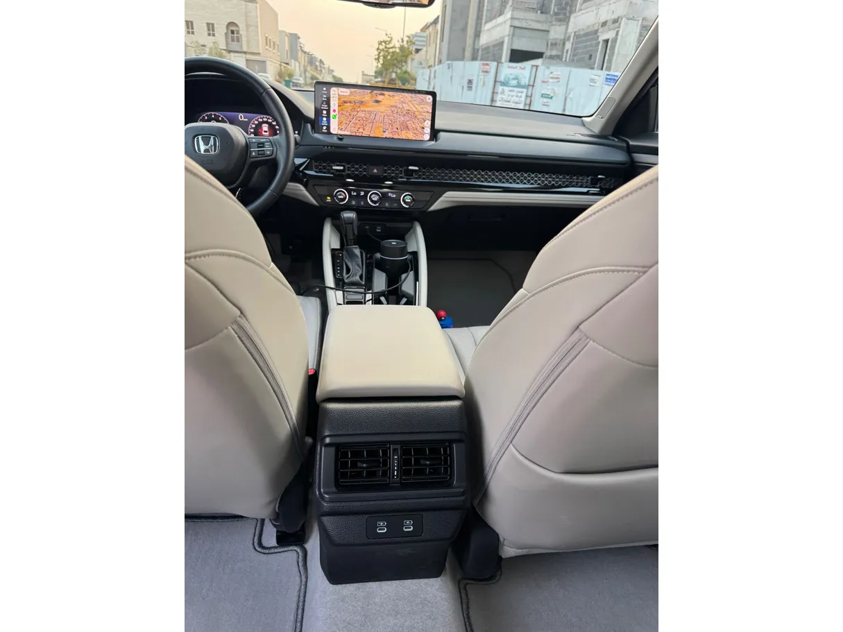 Car image 17