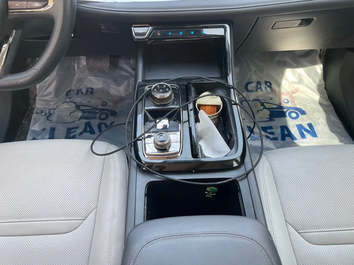 Car image 18