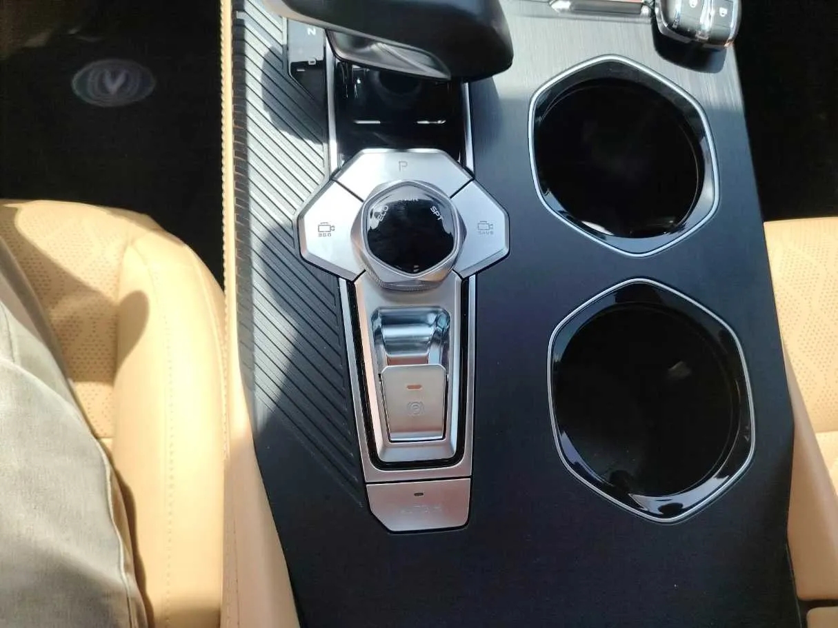 Car image 21