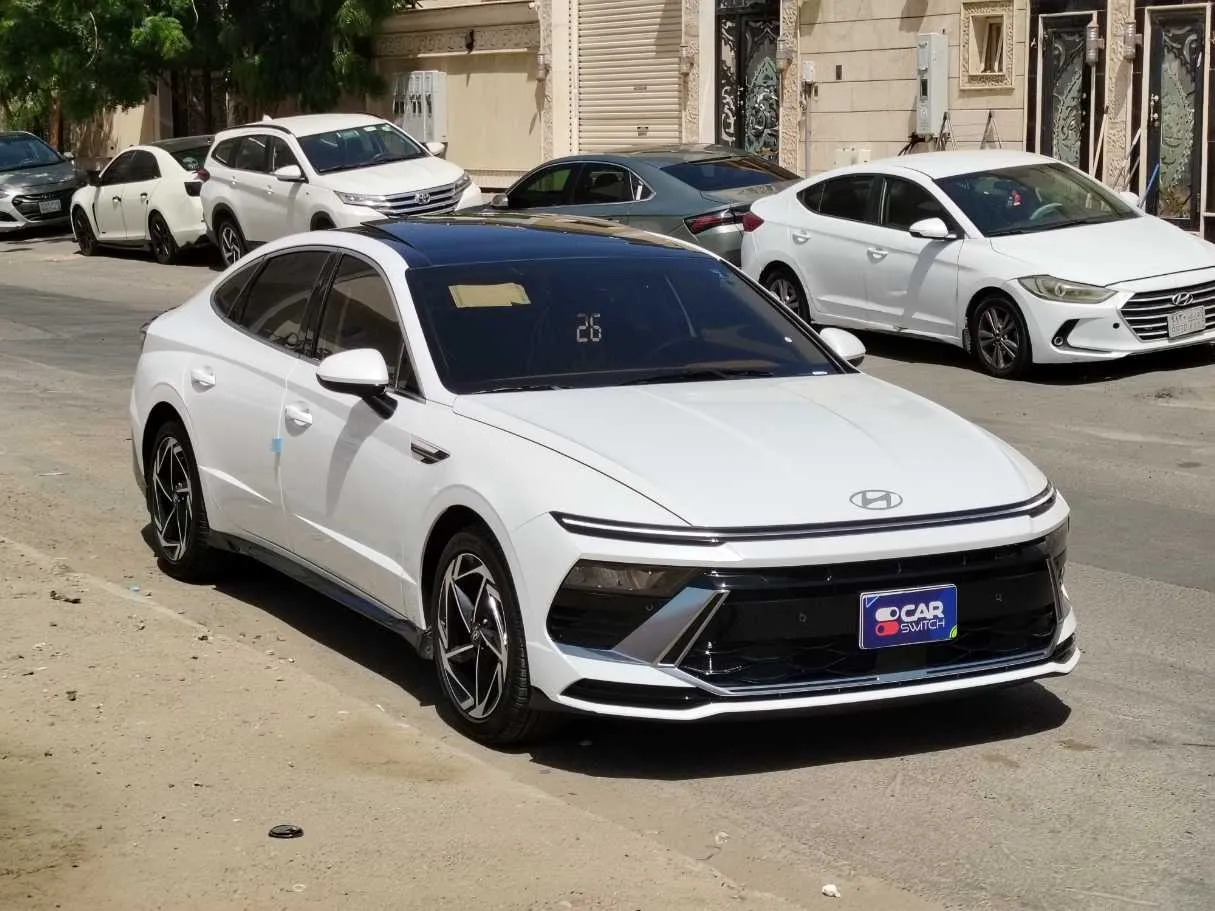 Car image 3