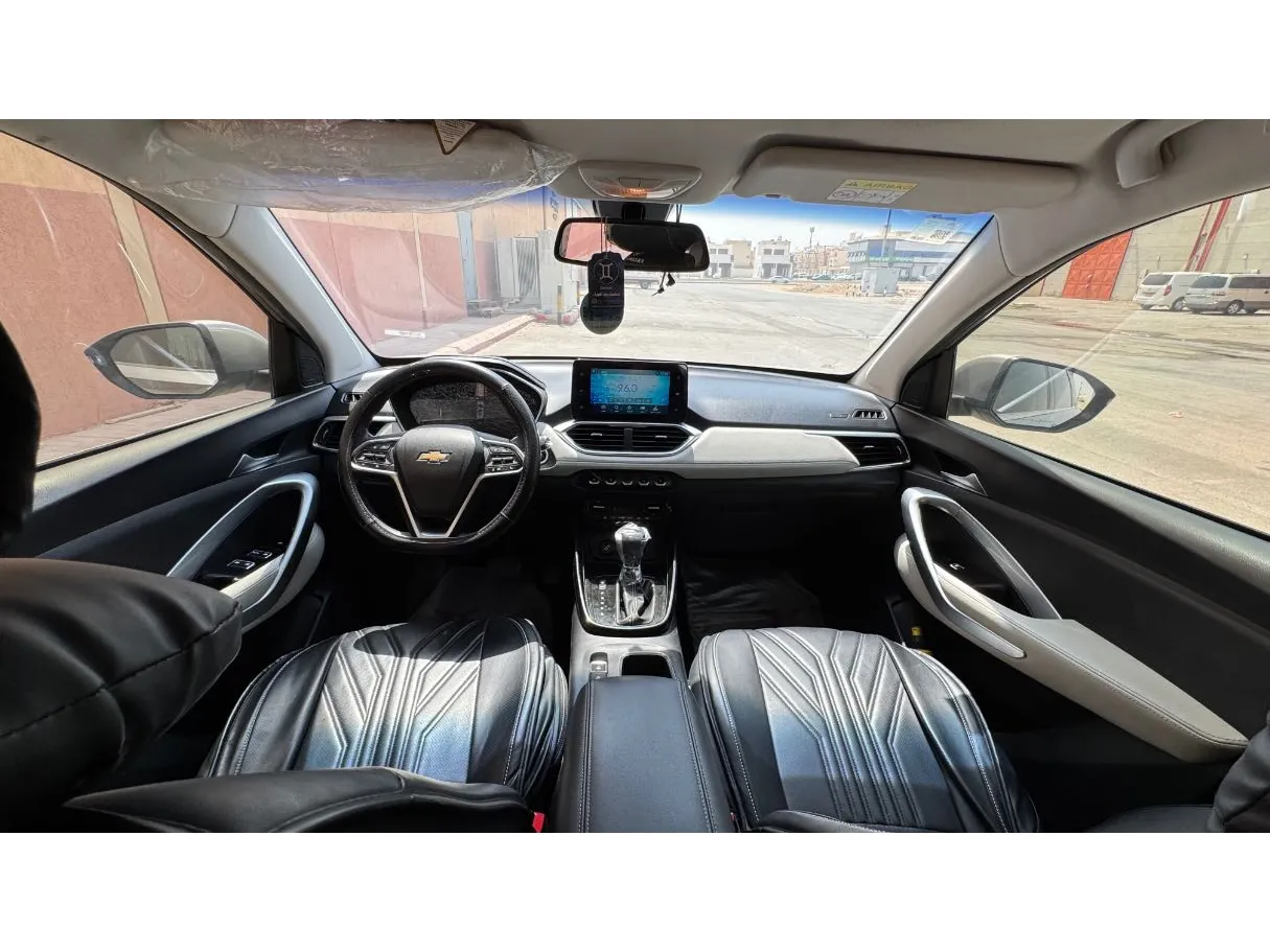 Car image 15